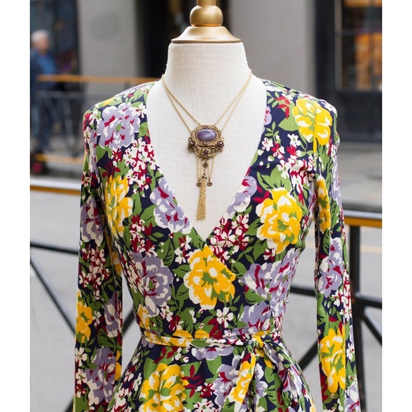 Retro Wrap Dress- Victory Floral - Picture 16 of 16